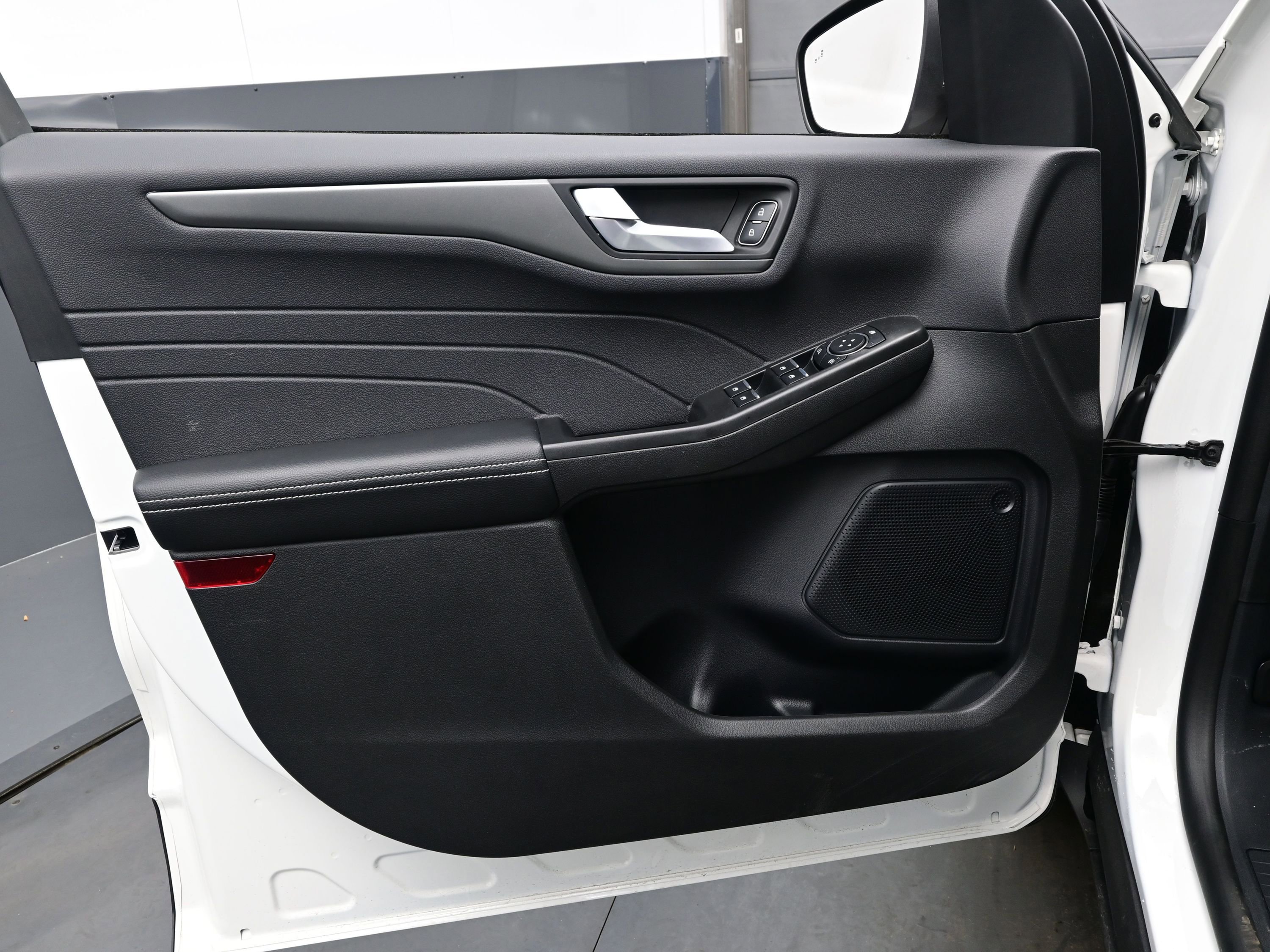 Used 2025 Ford Escape SE image 9