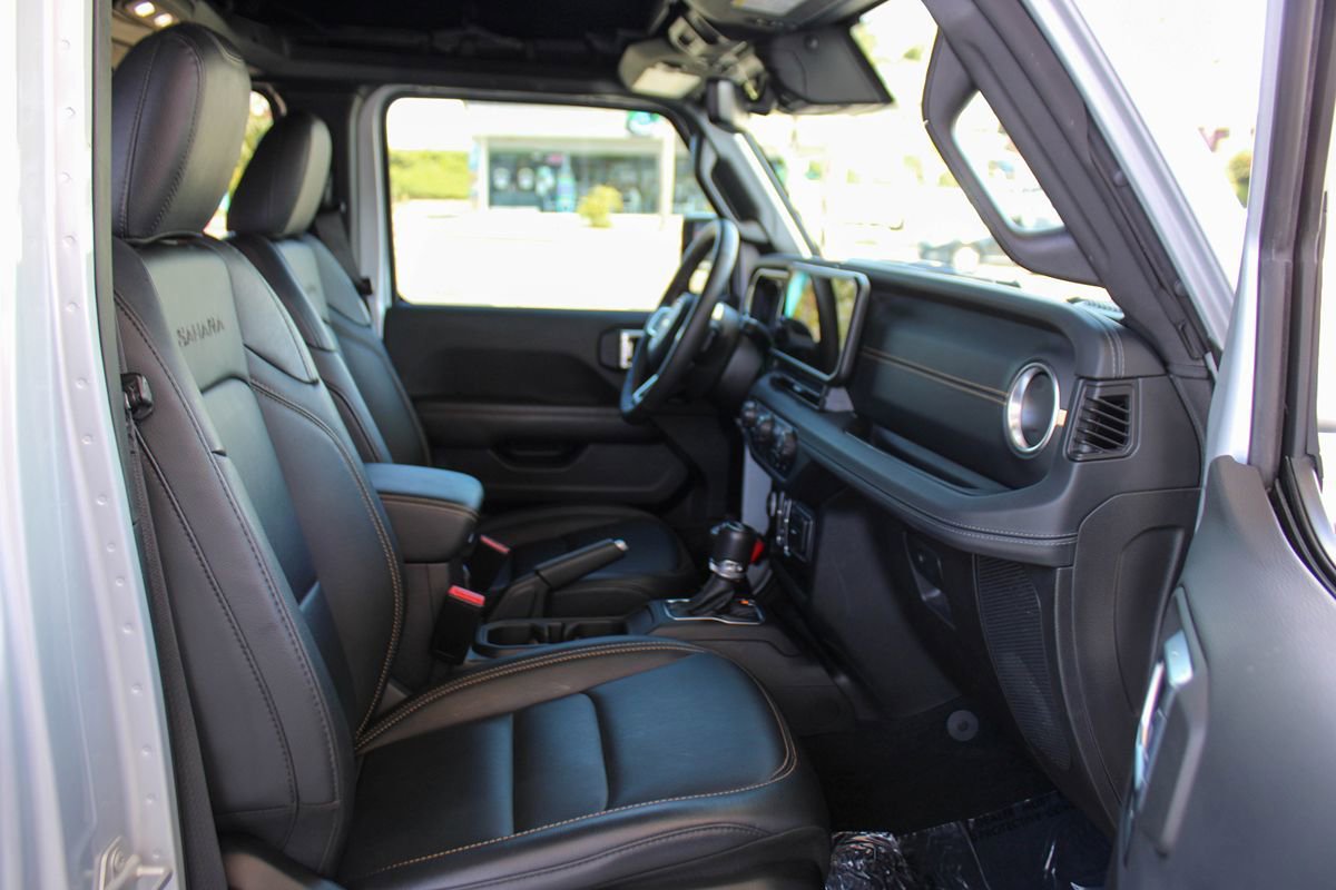 Used 2024 Jeep Wrangler Unlimited Sahara w/ Technology Group AWD/4WD image 19
