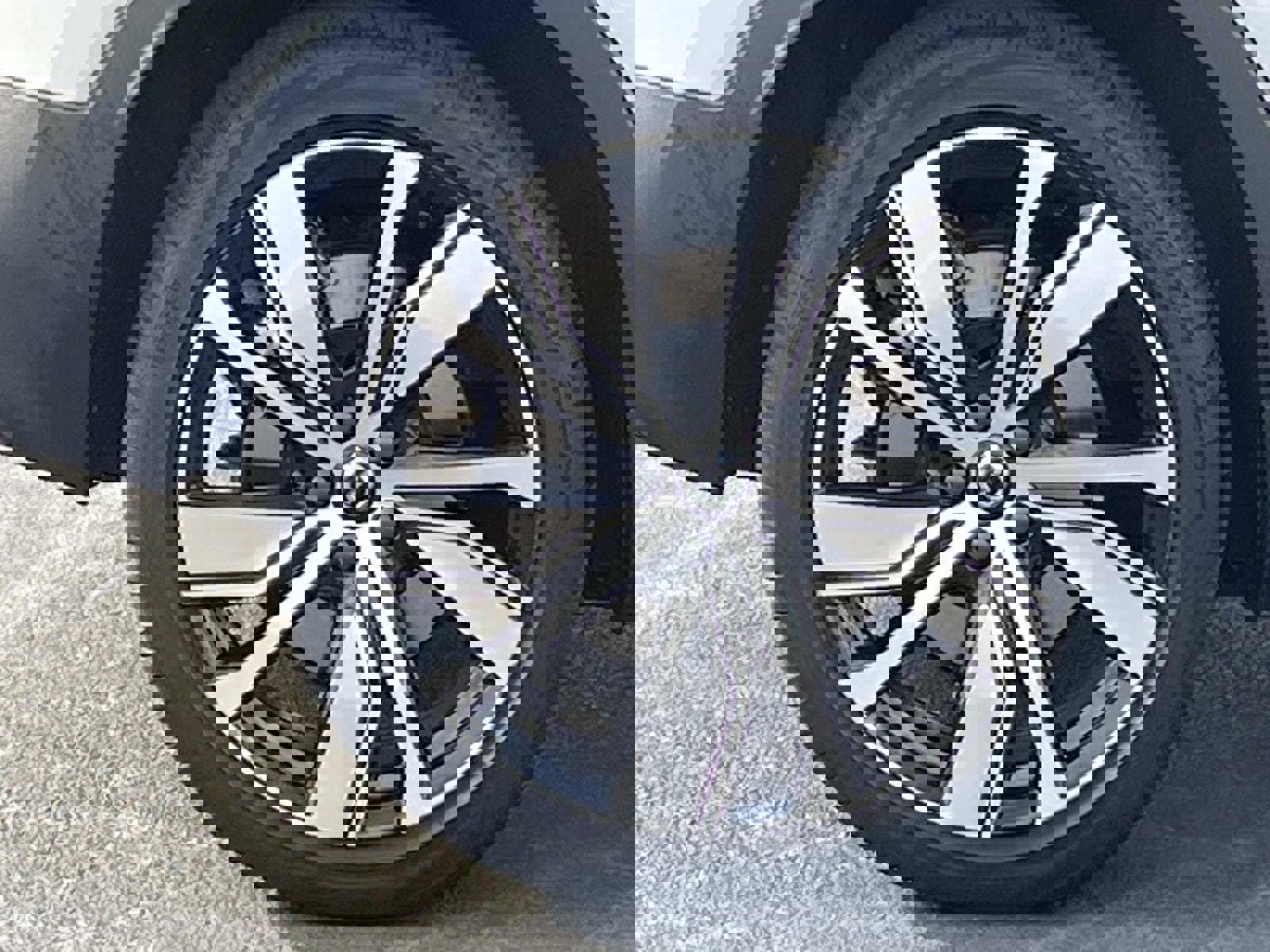 Certified 2022 Volvo XC40 P8 Recharge Plus image 9