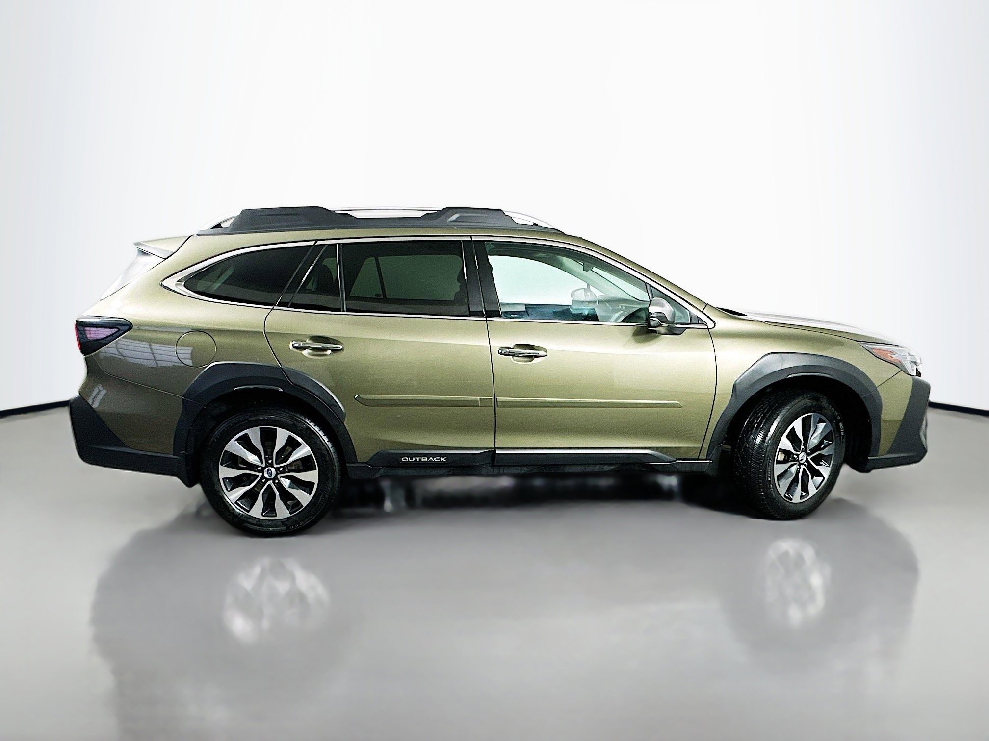 Used 2023 Subaru Outback Touring XT image 8