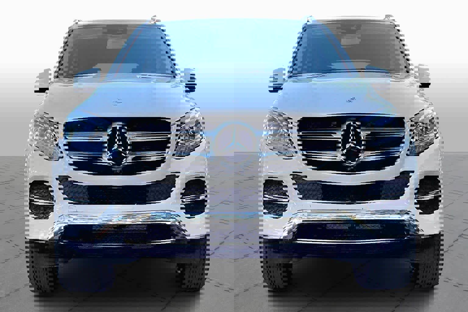 Used 2019 Mercedes-Benz GLE 400 4MATIC image 3