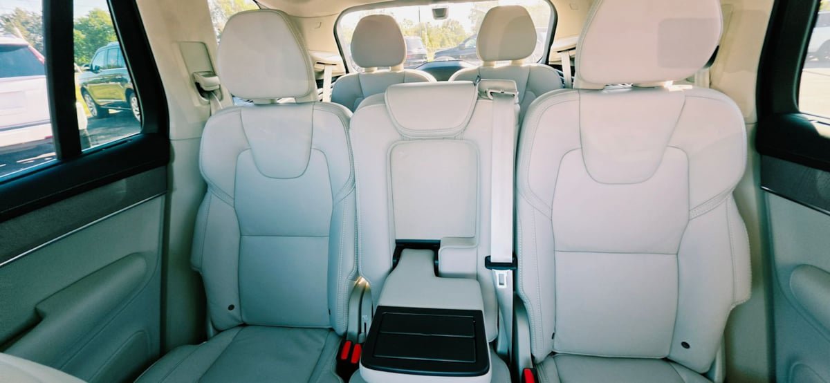 Used 2025 Volvo XC90 B6 Ultra w/ Lounge Package AWD/4WD image 12