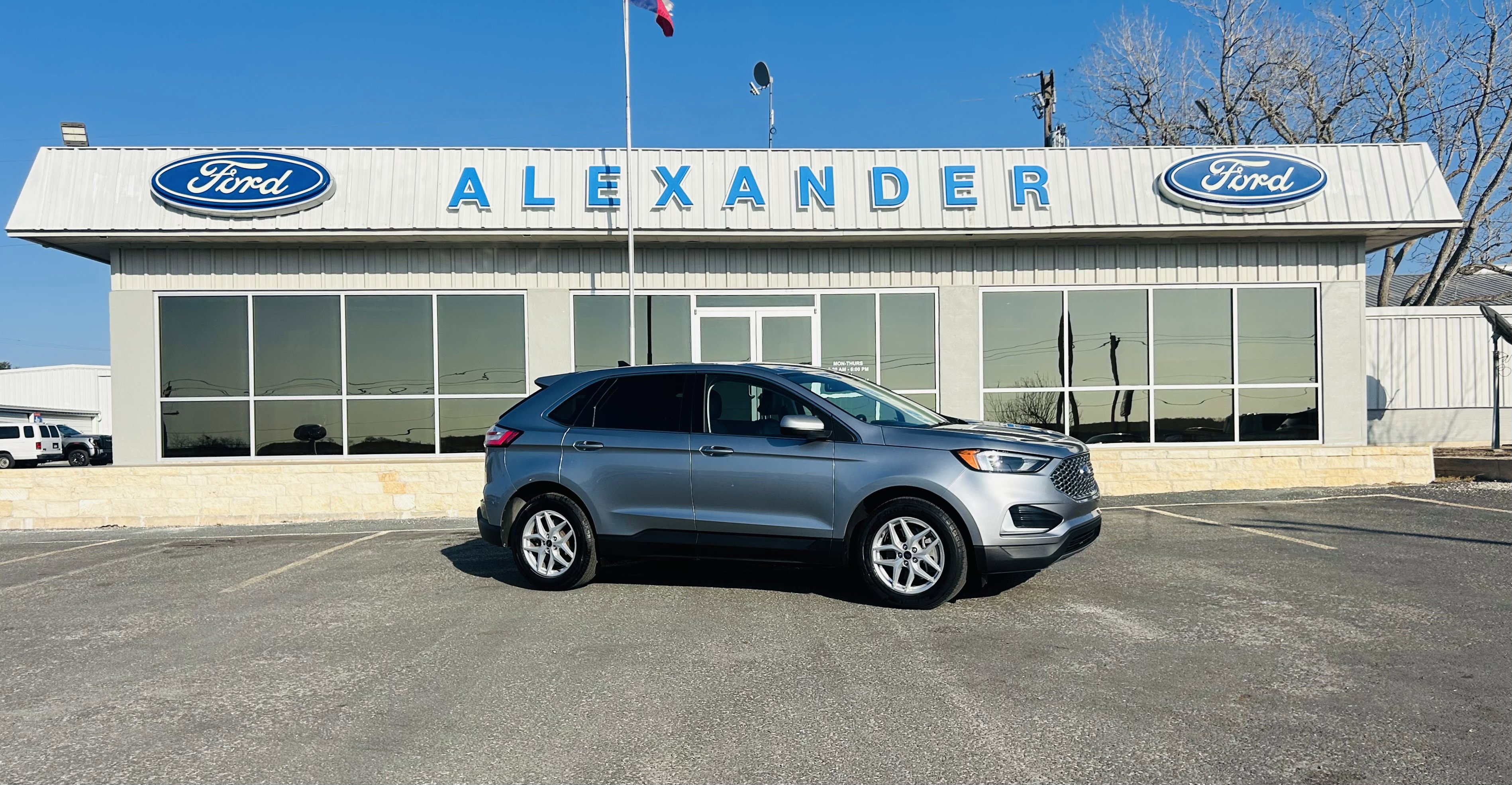 Used 2024 Ford Edge SEL image 1