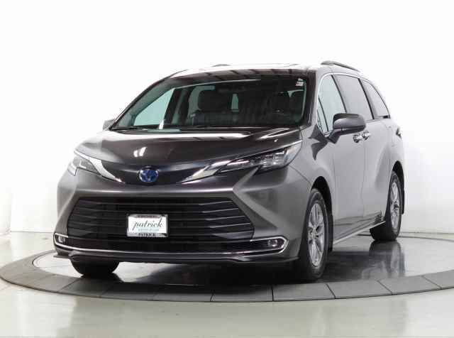Used 2023 Toyota Sienna XLE image 4