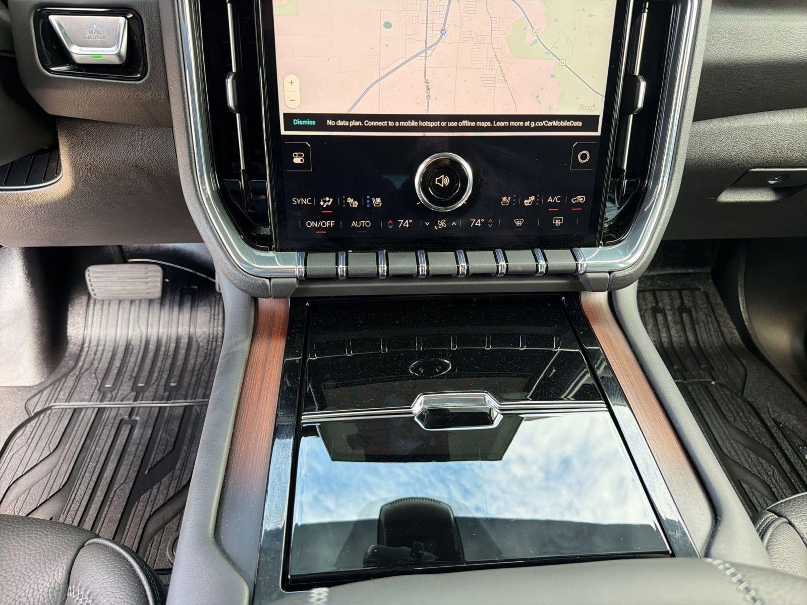 Used 2025 GMC Yukon Denali w/ Denali Reserve Package image 27