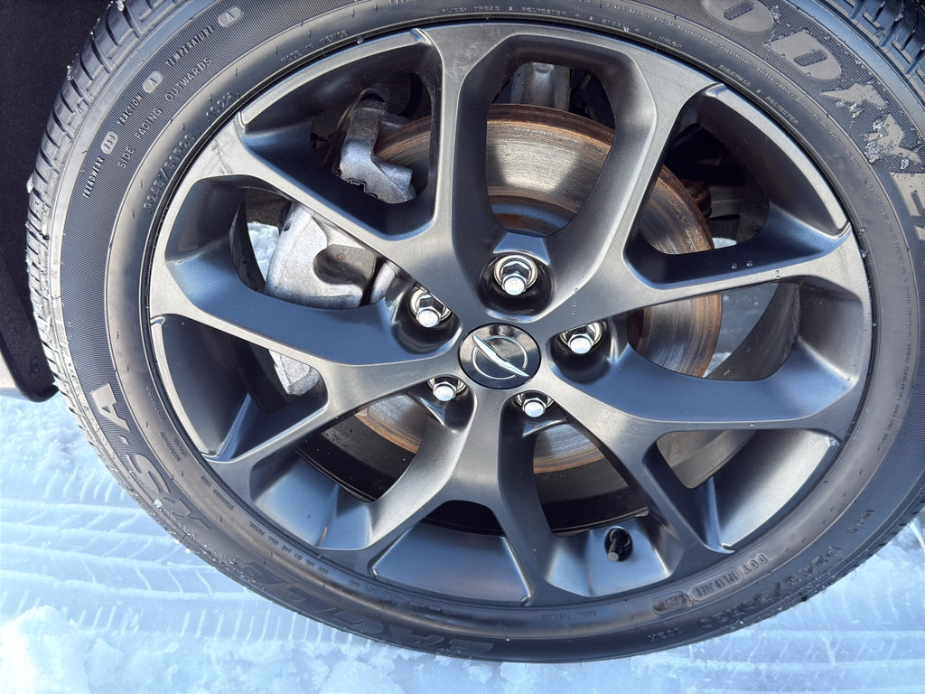 Used 2023 Chrysler Pacifica Touring-L w/ S Appearance Package image 10