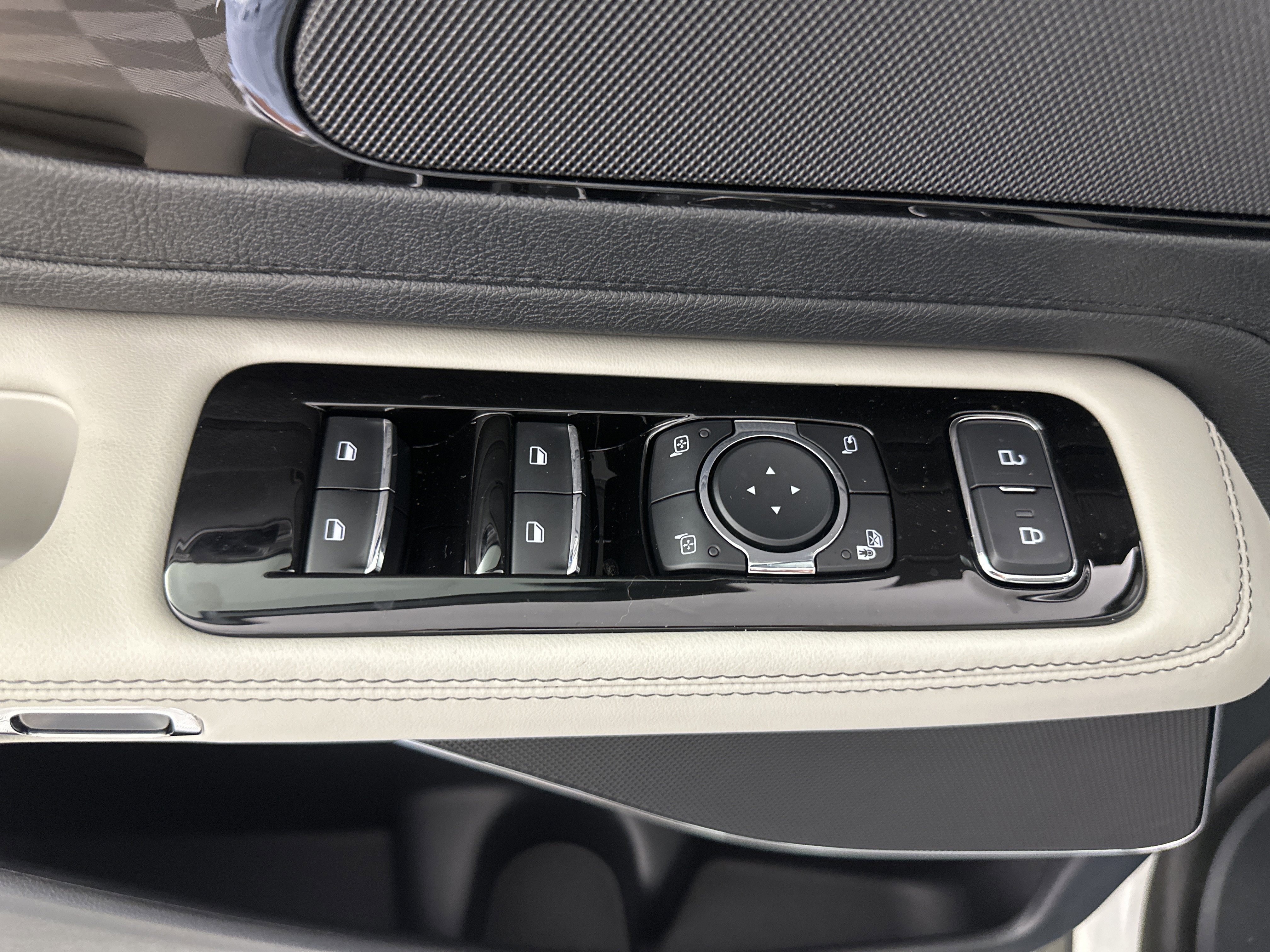 New 2025 Lincoln Aviator AWD image 10