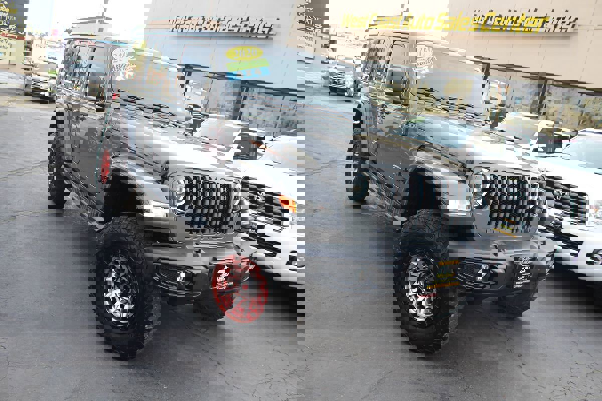 Used 2020 Jeep Wrangler Unlimited Sahara image 37