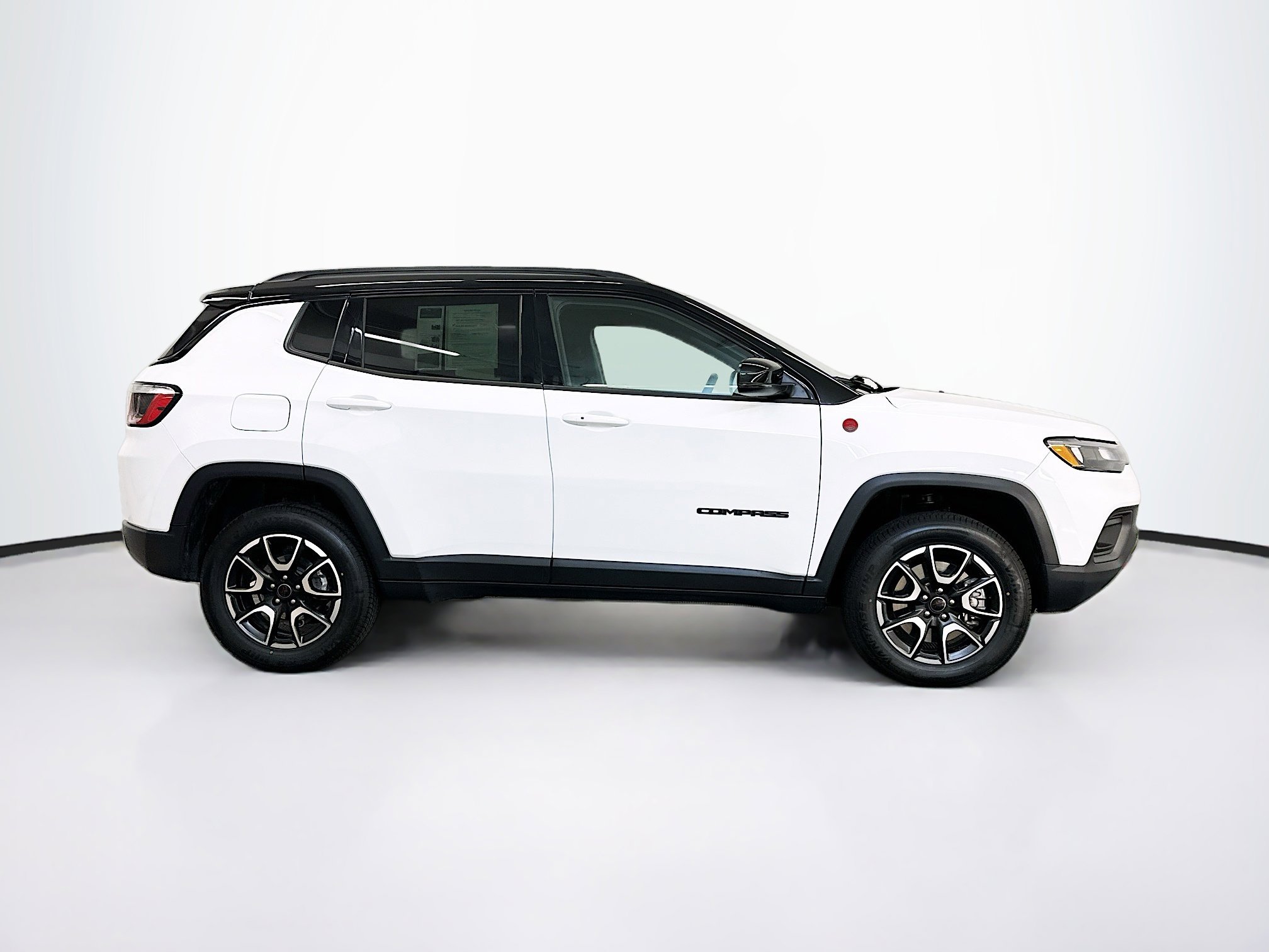 Used 2025 Jeep Compass Trailhawk AWD/4WD image 10