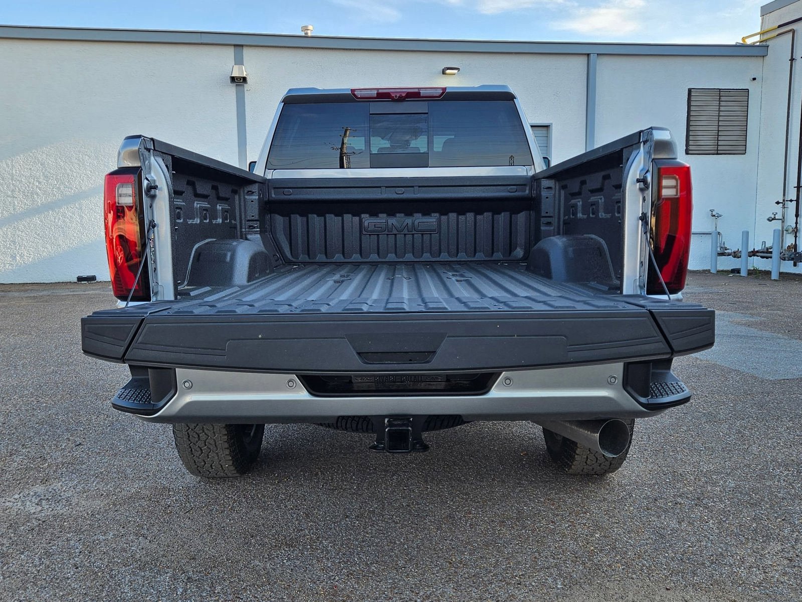 New 2026 GMC Sierra 2500 Denali w/ Denali Reserve Package AWD/4WD image 4