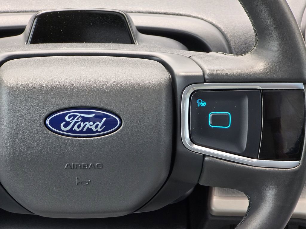 Used 2025 Ford Expedition Active RWD image 17