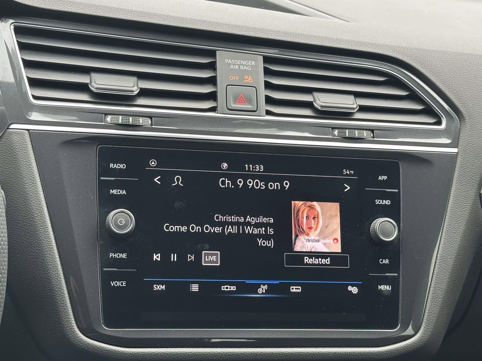 Certified 2022 Volkswagen Tiguan SE R-Line image 17