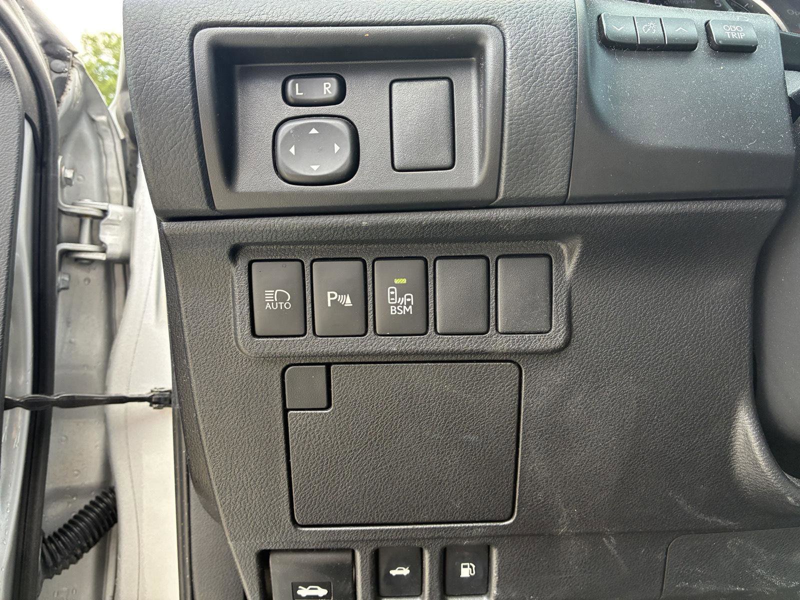 Used 2017 Lexus ES 350 w/ Premium Package FWD image 7