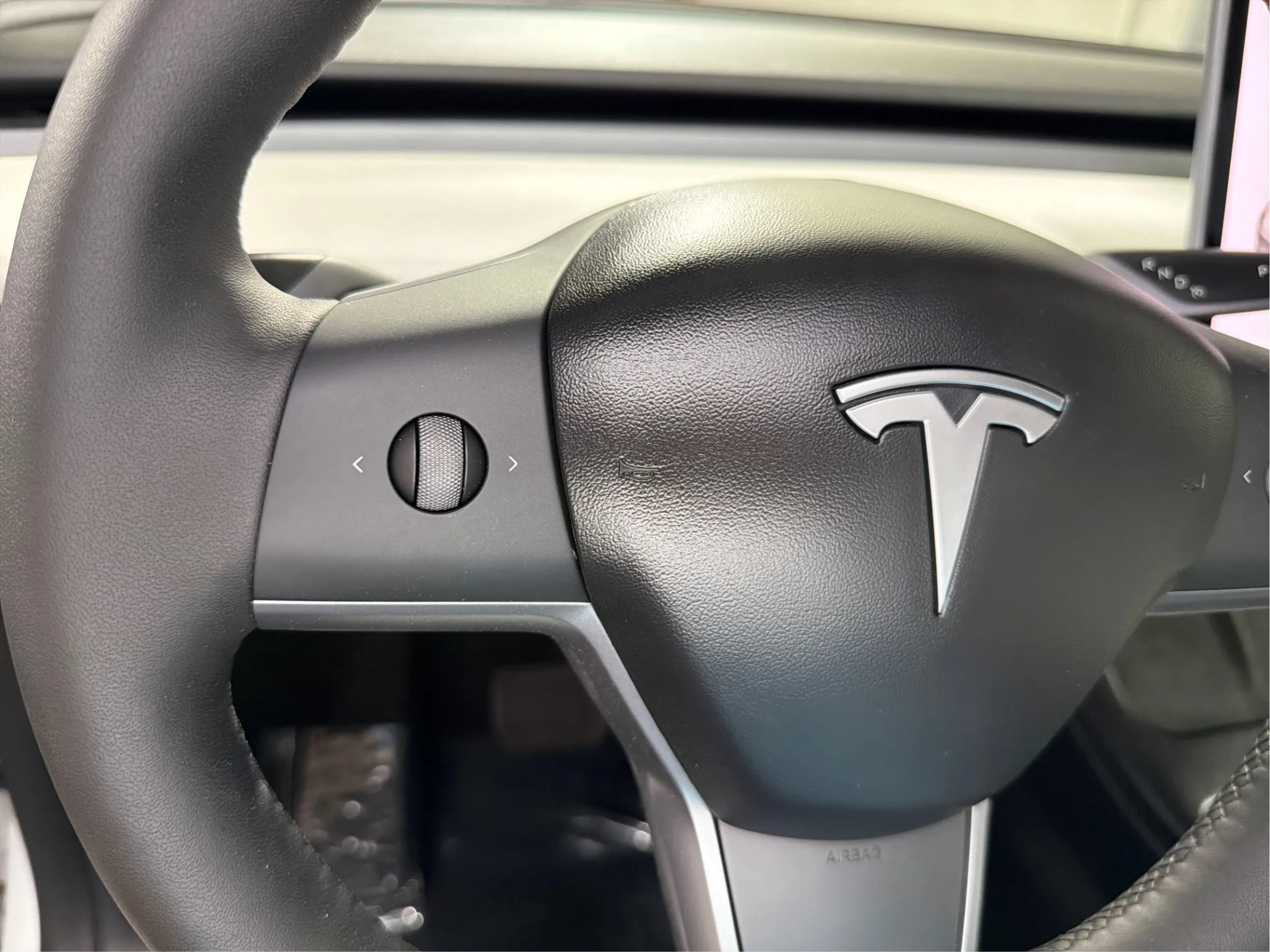 Used 2021 Tesla Model Y Long Range AWD/4WD image 29