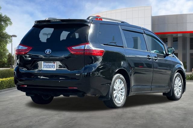 Used 2016 Toyota Sienna XLE w/ XLE Navigation Package FWD image 4
