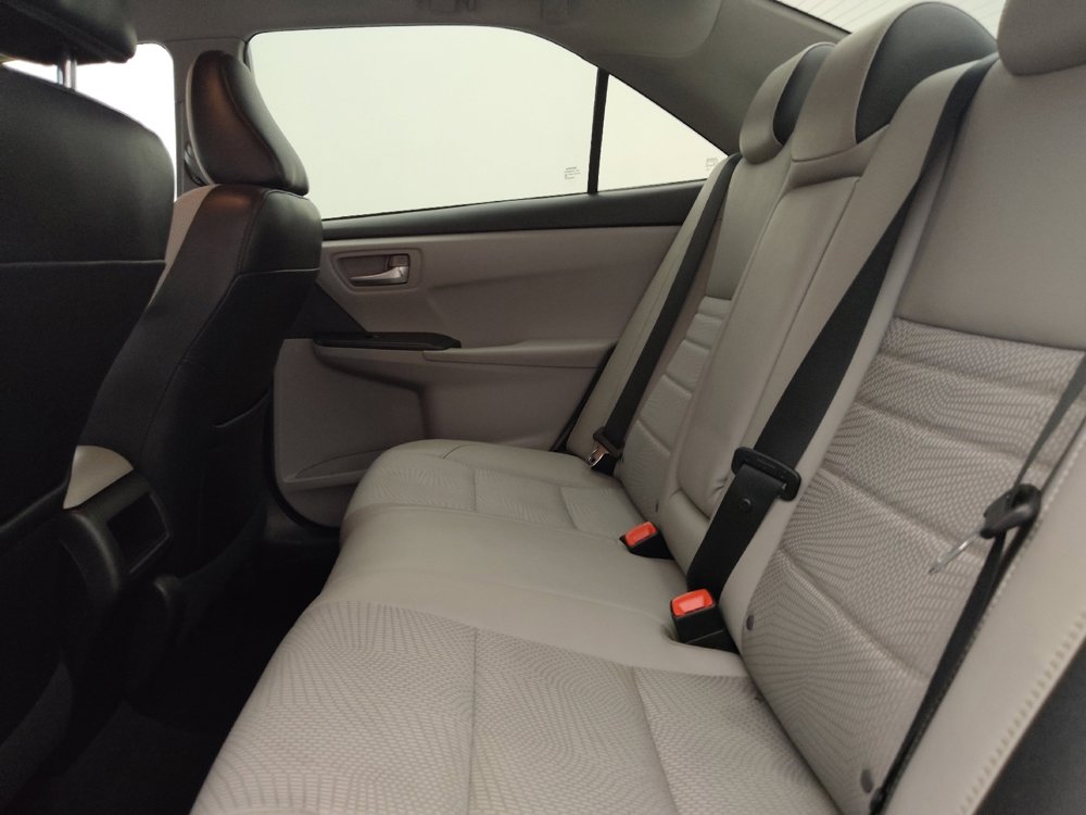 Used 2017 Toyota Camry SE image 18