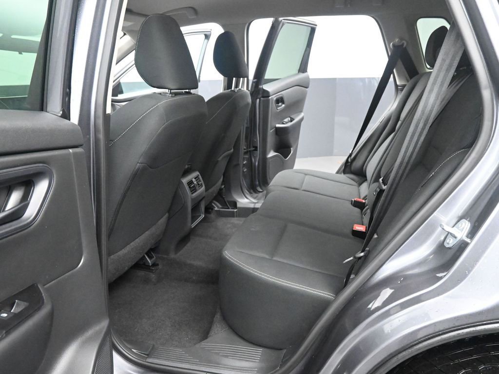 Used 2024 Nissan Rogue S image 26