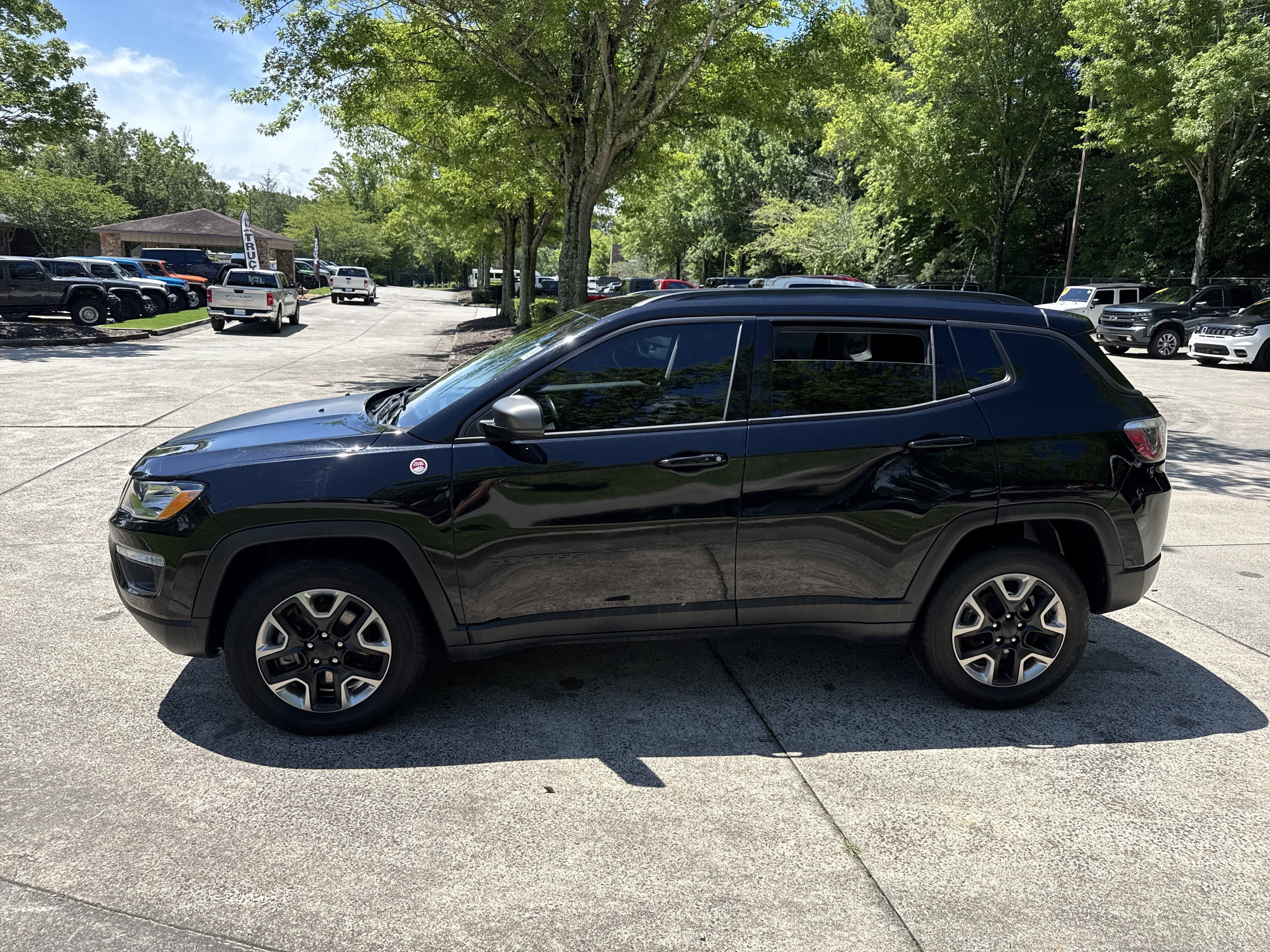 Used 2018 Jeep Compass Trailhawk w/ Leather Interior Group AWD/4WD image 4