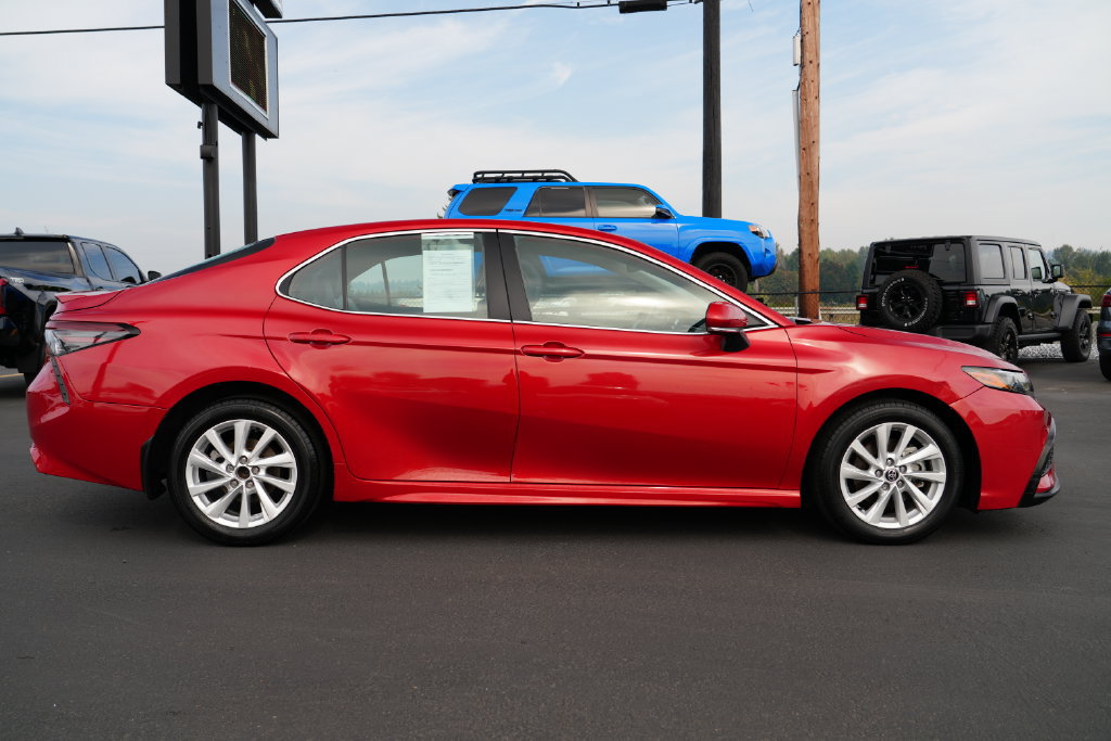 Used 2023 Toyota Camry SE FWD image 8