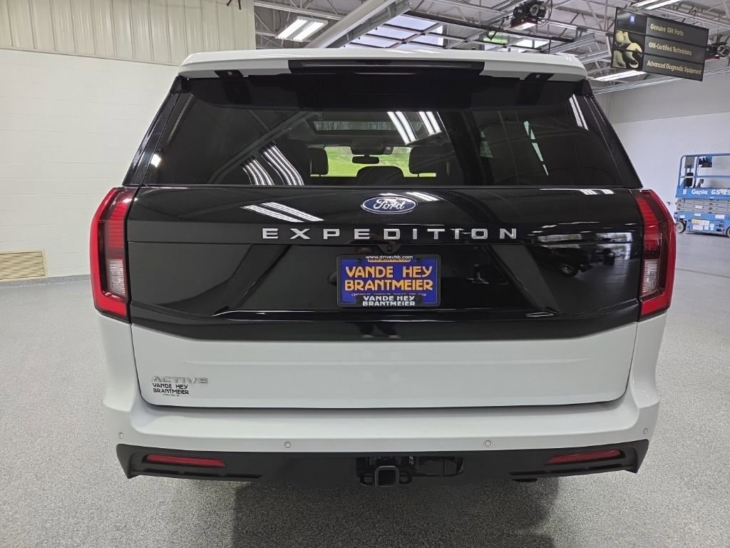 Used 2025 Ford Expedition Active AWD/4WD image 6