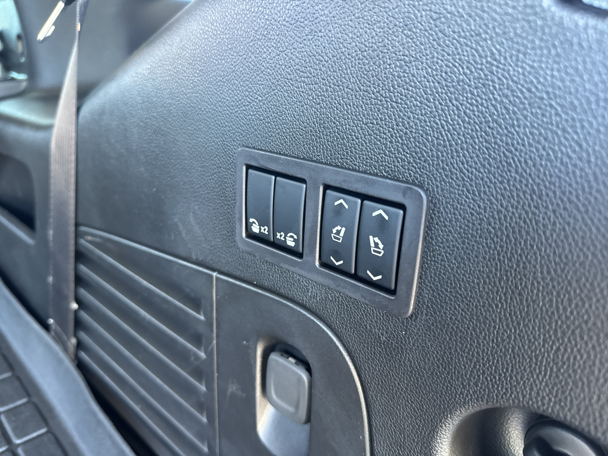 Used 2019 Chevrolet Tahoe Premier AWD/4WD image 32