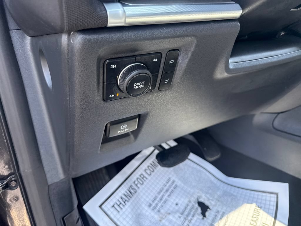 Used 2025 Ford Expedition Platinum w/ Driver's Package AWD/4WD image 31