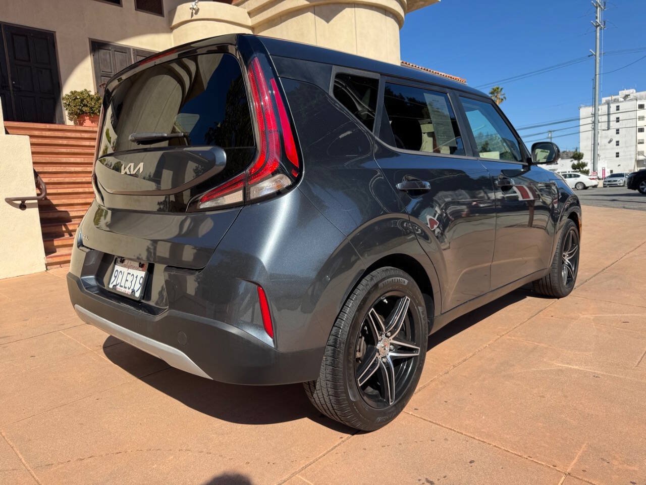 Used 2023 Kia Soul LX FWD image 7