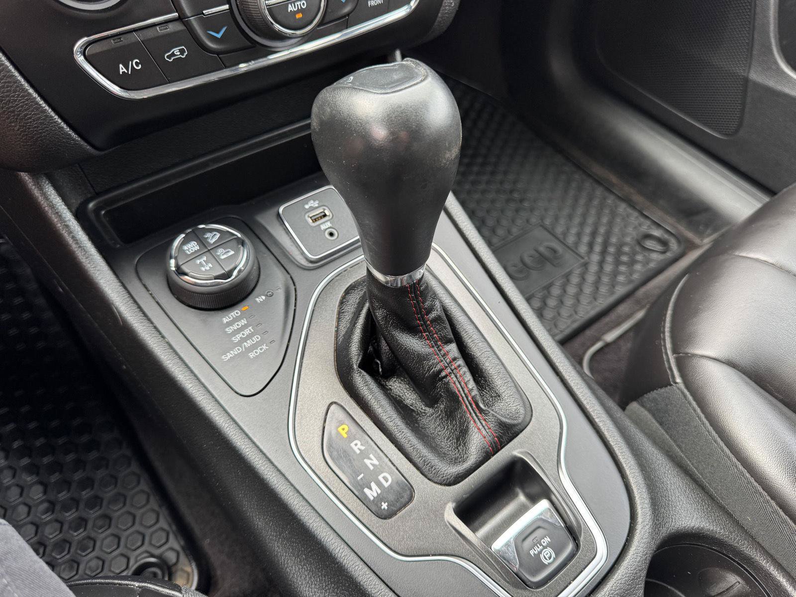 Used 2019 Jeep Cherokee Trailhawk w/ Cold Weather Group AWD/4WD image 21