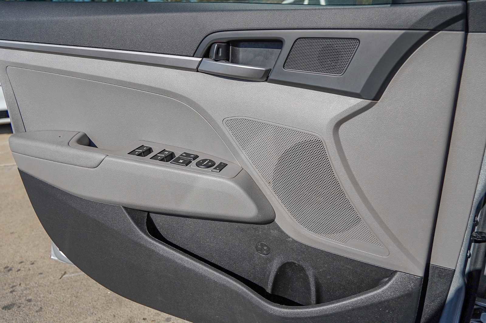 Used 2017 Hyundai Elantra SE image 22