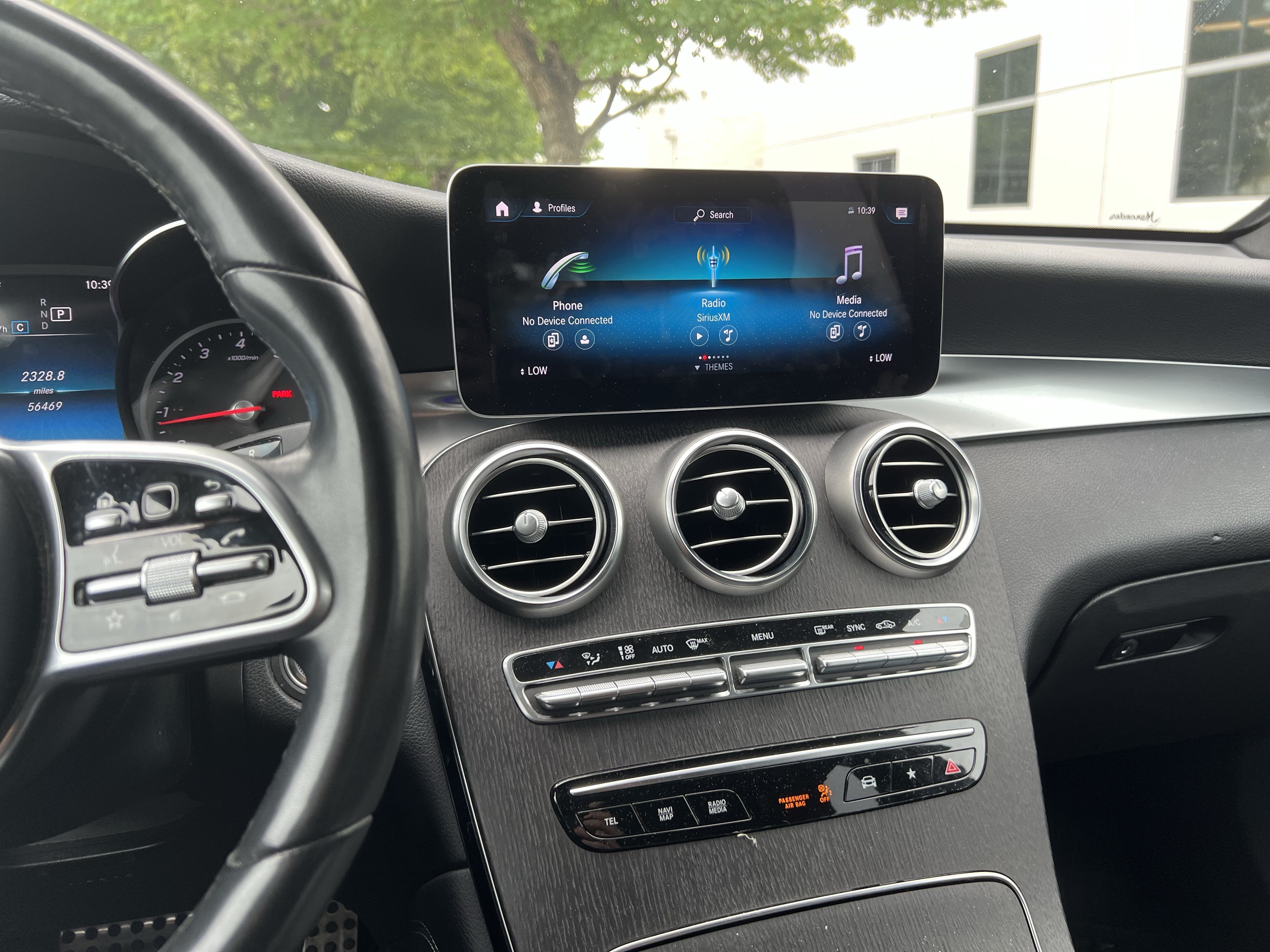 Used 2020 Mercedes-Benz GLC 300 4MATIC w/ AMG Line image 18