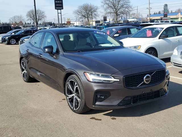 Used 2024 Volvo S60 B5 Core image 3