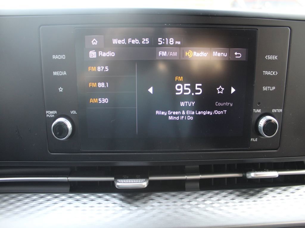 Used 2023 Kia Carnival LX image 6