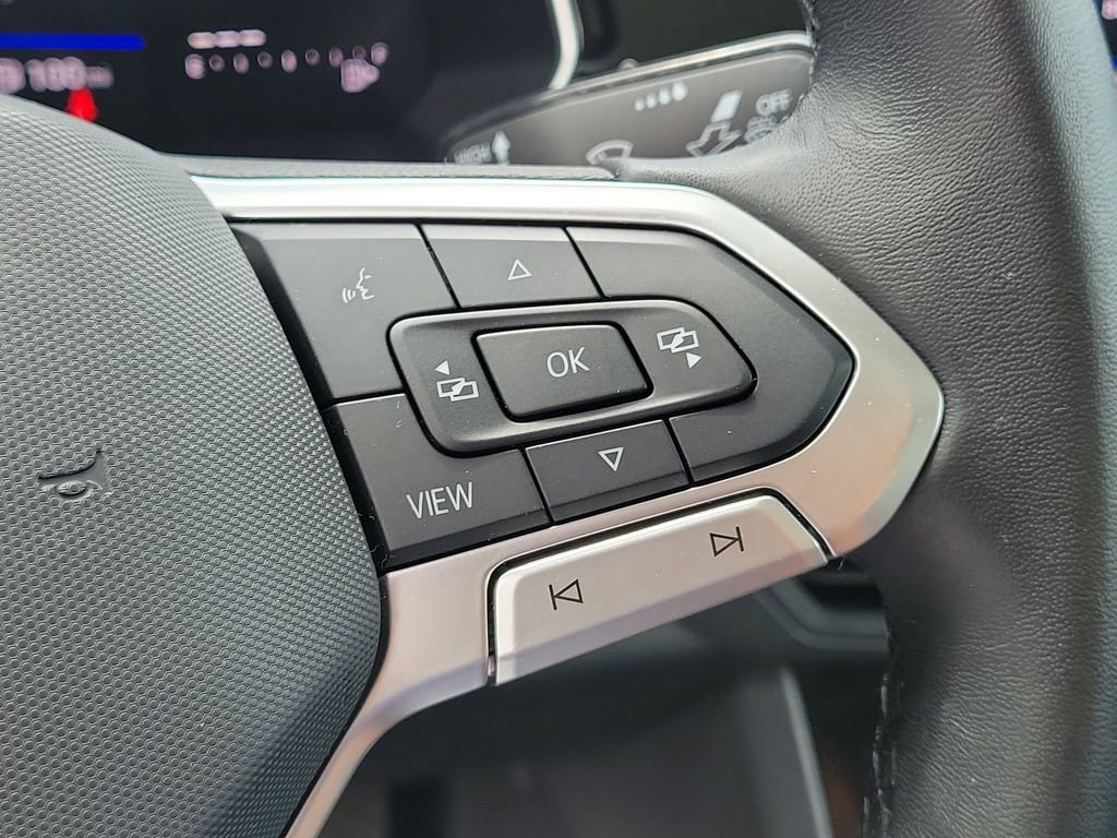 Used 2024 Volkswagen Jetta SE w/ Panoramic Sunroof Package FWD image 30