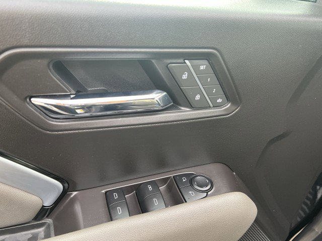 Used 2025 Chevrolet Colorado ZR2 w/ Midnight Edition image 24