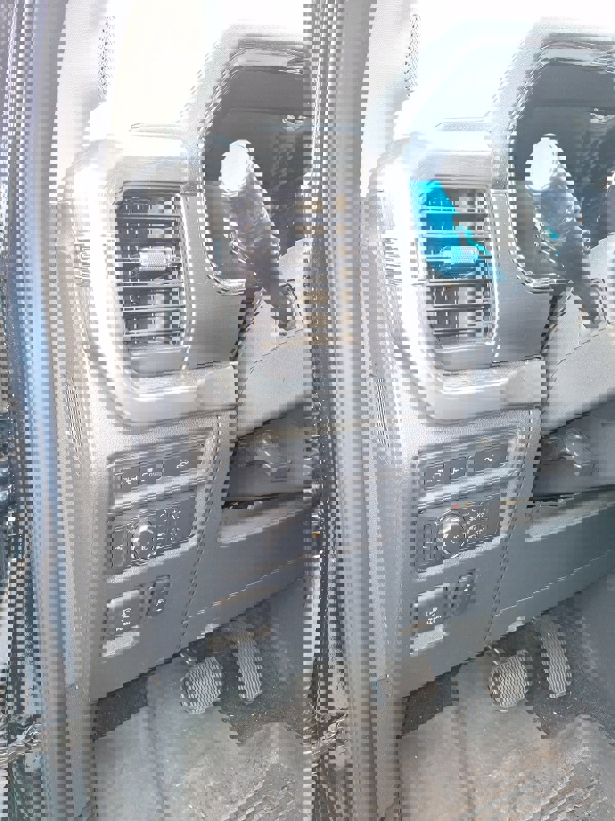 Used 2022 Ford F150 Lariat w/ Max Trailer Tow Package image 11