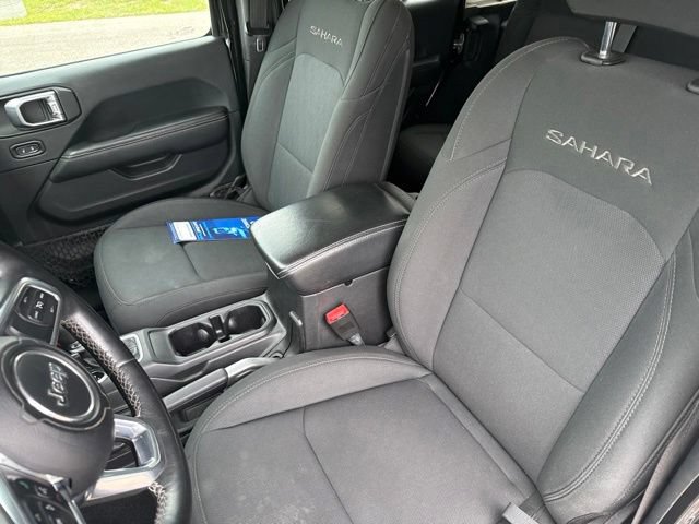 Used 2018 Jeep Wrangler Unlimited Sahara AWD/4WD image 16