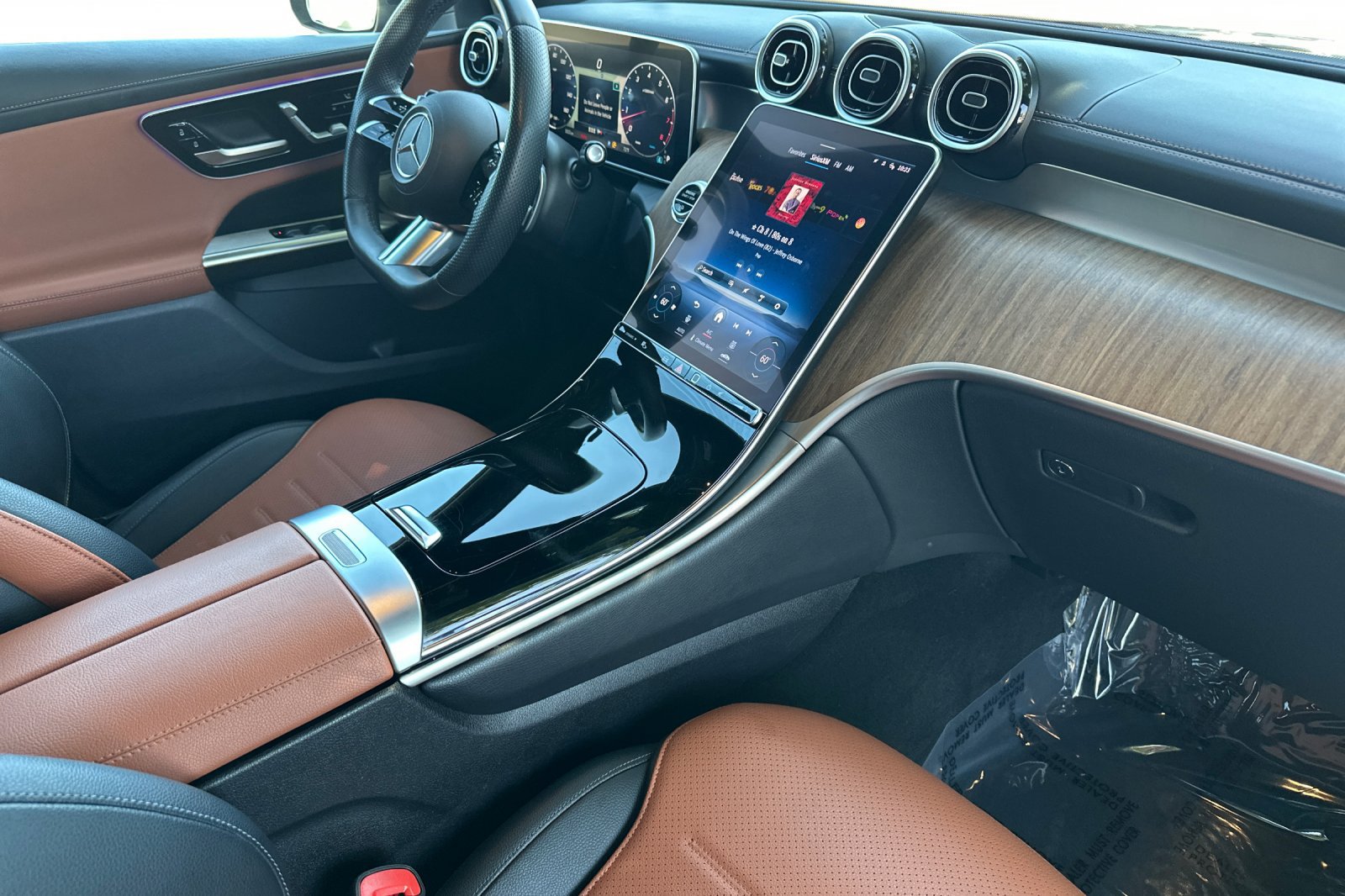Certified 2024 Mercedes-Benz GLC 300 4MATIC image 16