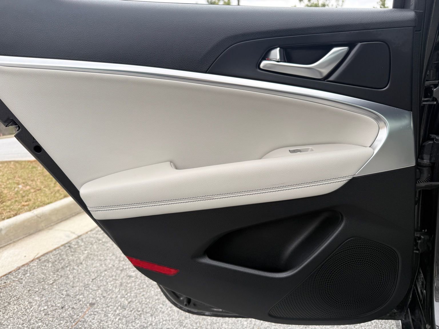 Used 2025 Genesis G70 2.5T image 42