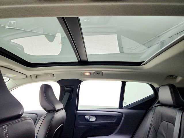 New 2026 Volvo XC40 B5 Plus w/ Protection Package Premier image 18