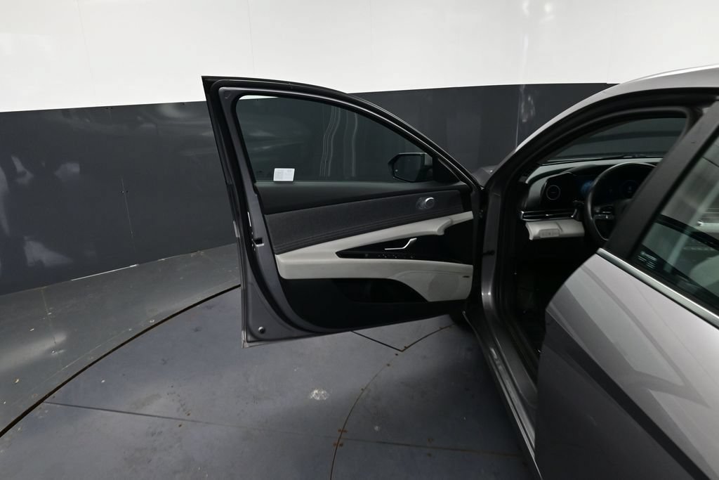 Used 2024 Hyundai Elantra Limited FWD image 23