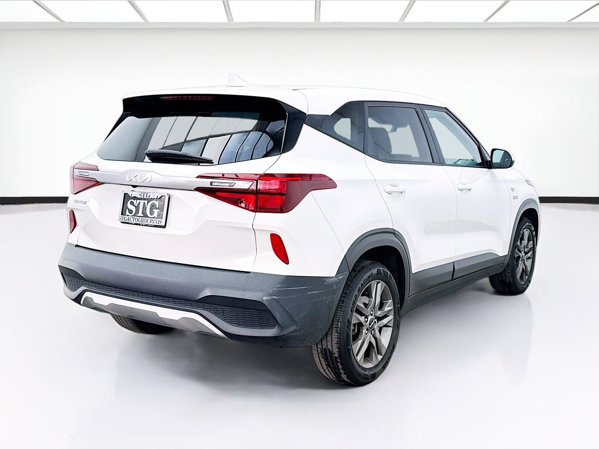 Used 2023 Kia Seltos LX AWD/4WD image 4