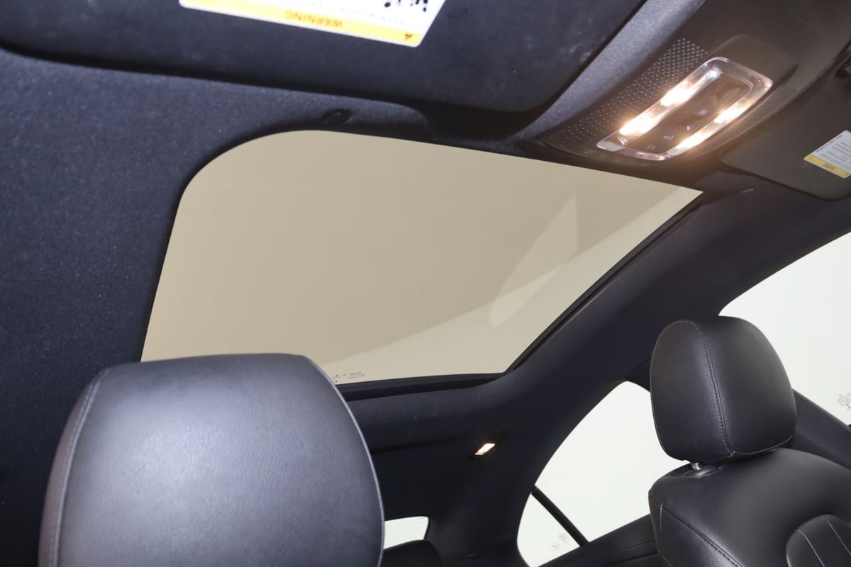Used 2021 Mercedes-Benz CLA 250 4MATIC w/ Premium Package image 10