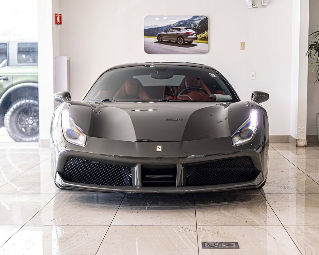 Used 2018 Ferrari 488 GTB RWD image 2