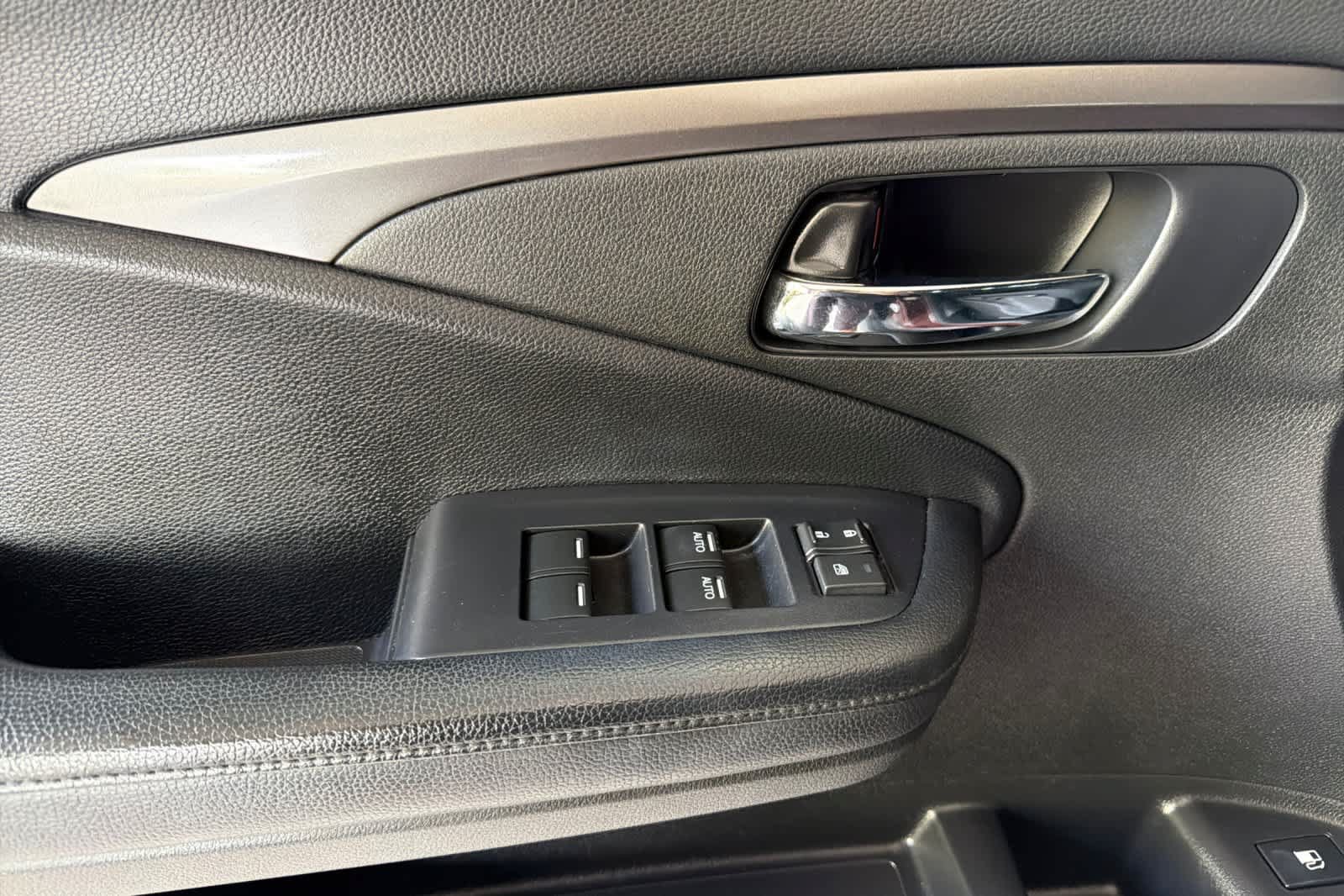 Used 2019 Honda Passport Sport image 12
