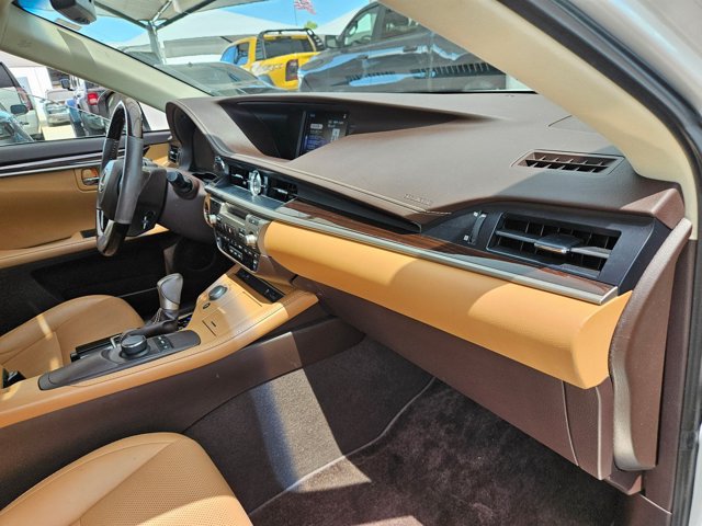 Used 2017 Lexus ES 350 w/ Premium Package FWD image 18