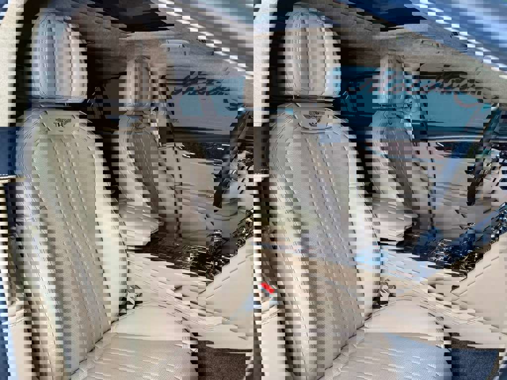 Used 2022 Bentley Flying Spur Plug-In Hybrid image 16