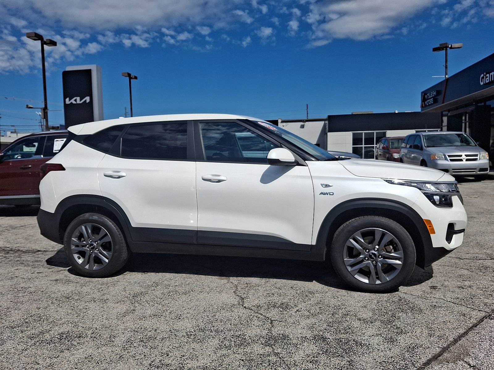 Used 2023 Kia Seltos LX AWD/4WD image 7