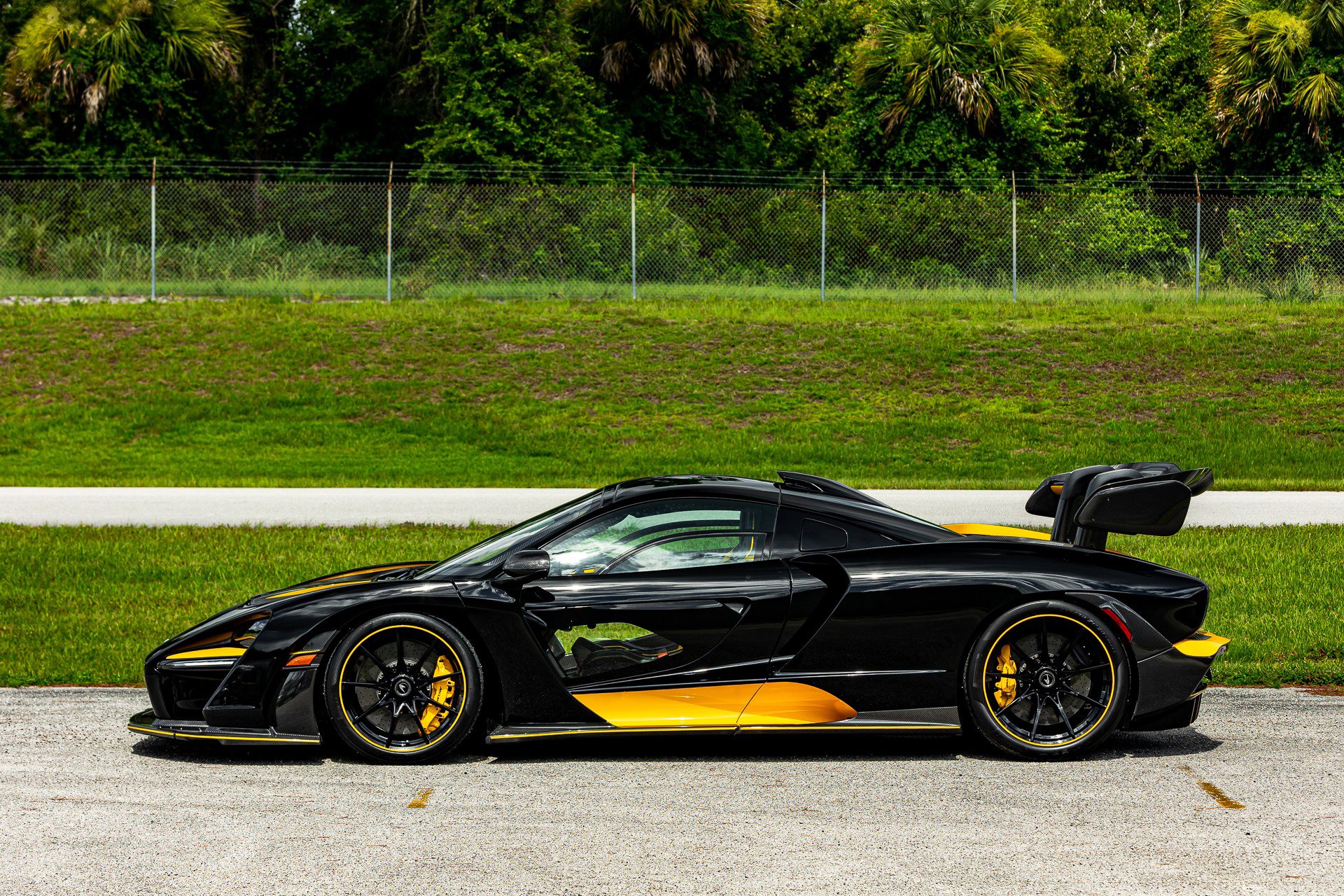 Used 2019 McLaren Senna image 93