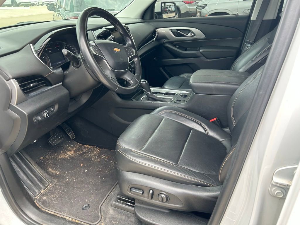 Used 2020 Chevrolet Traverse LT w/ LPO, Cargo Package FWD image 4