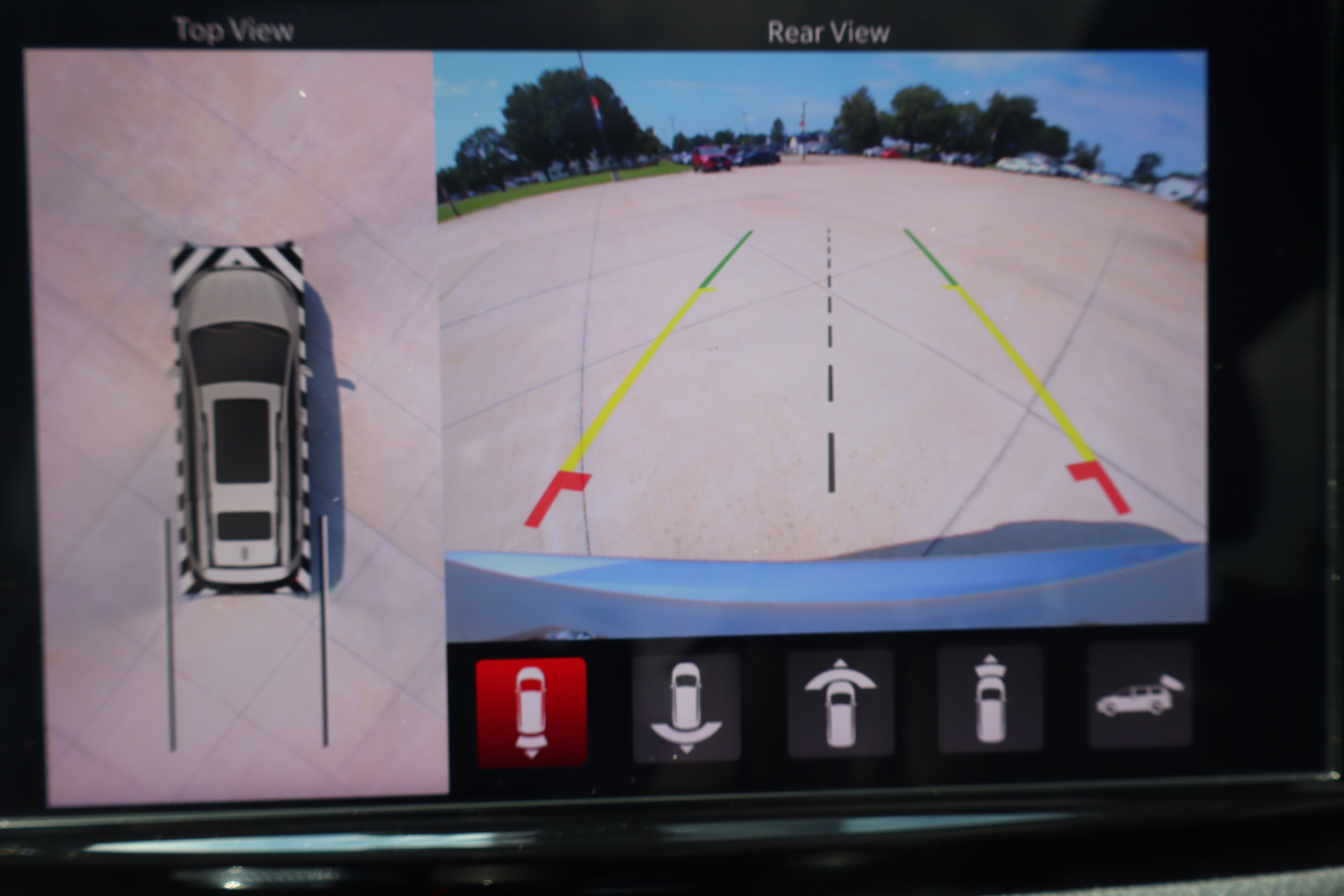 Used 2024 Chrysler Pacifica Premium FWD image 21